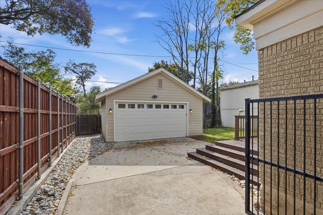 4325 Locke Avenue, Fort Worth, TX 76107