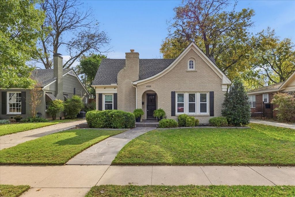 4325 Locke Avenue, Fort Worth, TX 76107