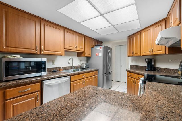 1602 HOVINGTON CIRCLE, Sun City Center, FL 33573