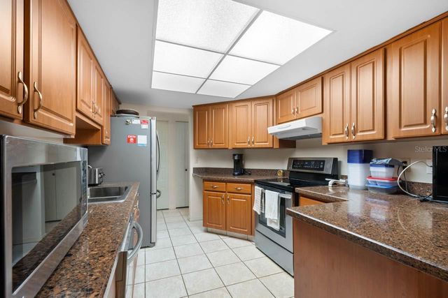 1602 HOVINGTON CIRCLE, Sun City Center, FL 33573