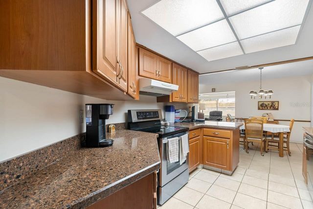 1602 HOVINGTON CIRCLE, Sun City Center, FL 33573