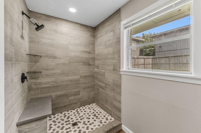 1409 20th Street, Huntsville, TX 77340