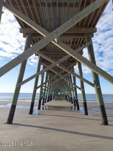121 SE 76th Street, Oak Island, NC 28465
