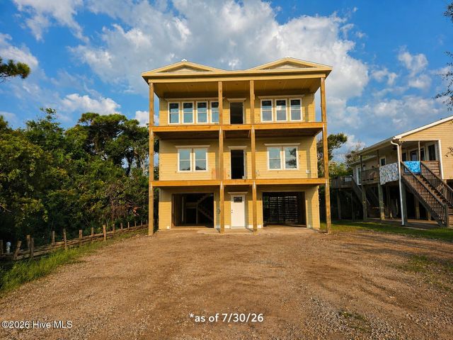 121 SE 76th Street, Oak Island, NC 28465