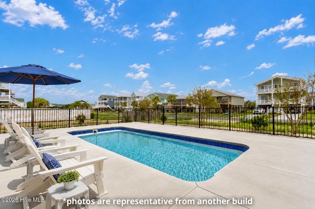 121 SE 76th Street, Oak Island, NC 28465
