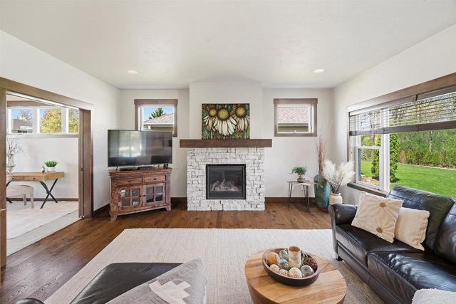 W5866 SWEET WILLIAM DRIVE, Appleton, WI 54915