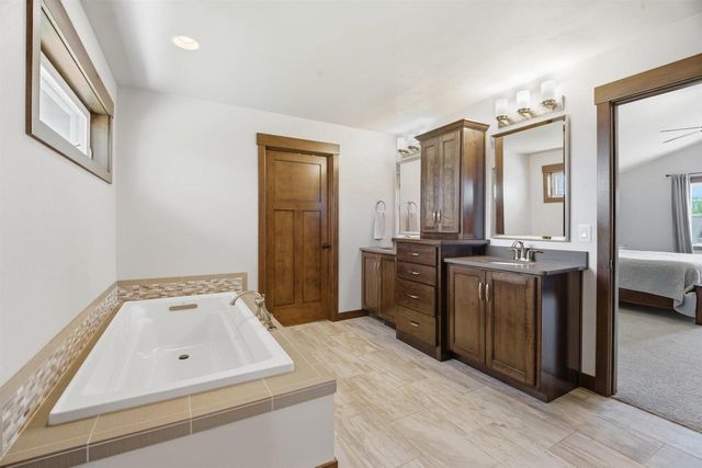 W5866 SWEET WILLIAM DRIVE, Appleton, WI 54915