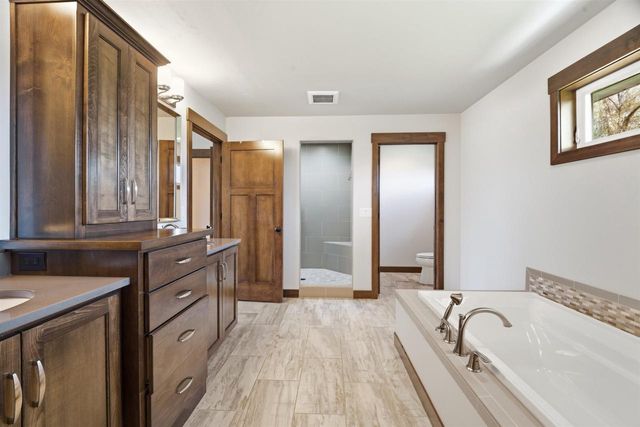 W5866 SWEET WILLIAM DRIVE, Appleton, WI 54915