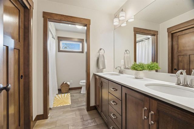 W5866 SWEET WILLIAM DRIVE, Appleton, WI 54915