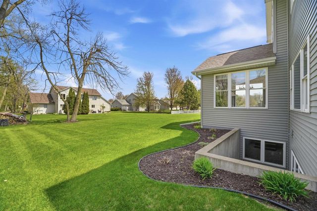 W5866 SWEET WILLIAM DRIVE, Appleton, WI 54915