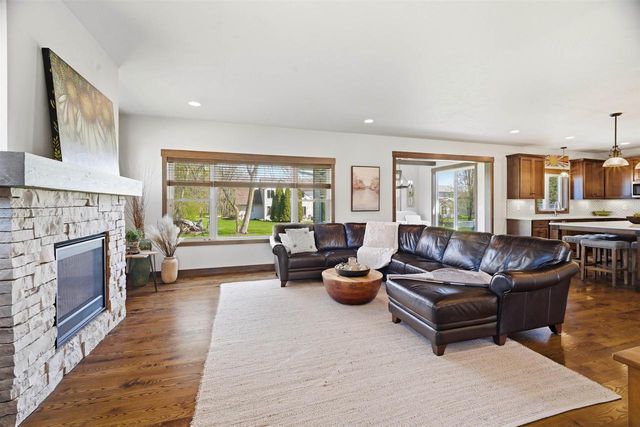 W5866 SWEET WILLIAM DRIVE, Appleton, WI 54915