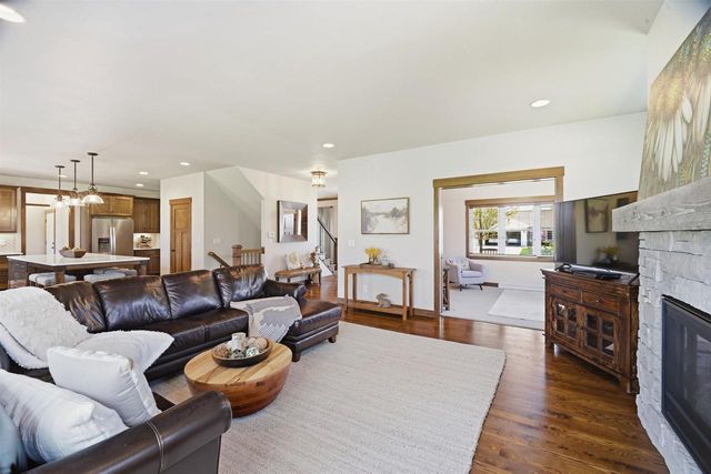 W5866 SWEET WILLIAM DRIVE, Appleton, WI 54915