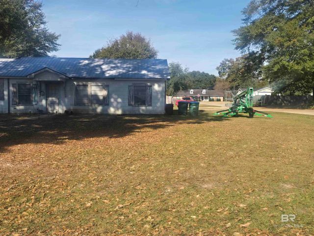 313 Cloverdale Road, Atmore, AL 36502
