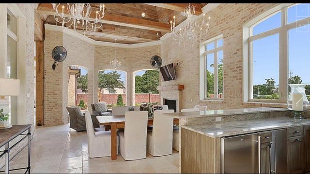 1 Glen Oaks Dr, Houma, LA 70360