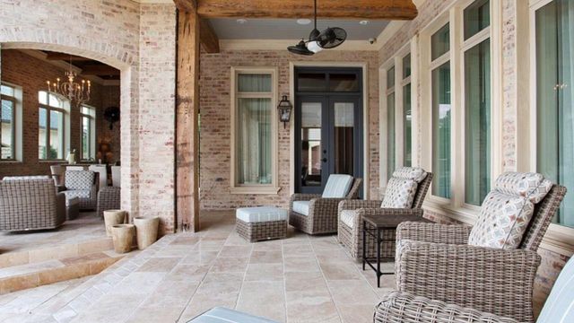 1 Glen Oaks Dr, Houma, LA 70360