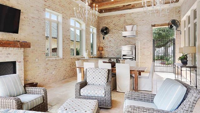 1 Glen Oaks Dr, Houma, LA 70360