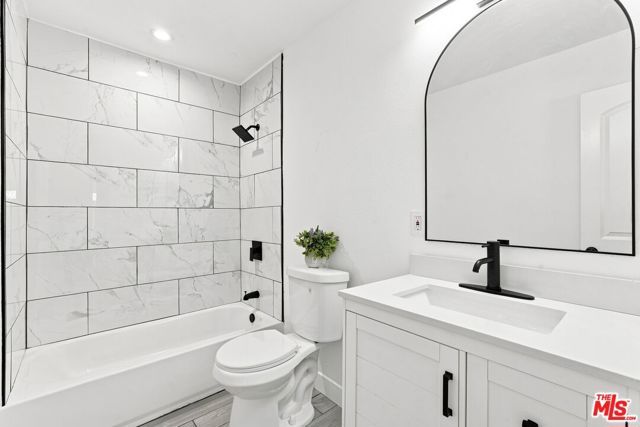 214 E 76th Place, Los Angeles, CA 90003