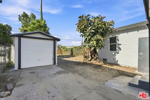 214 E 76th Place, Los Angeles, CA 90003