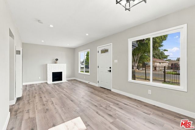 214 E 76th Place, Los Angeles, CA 90003