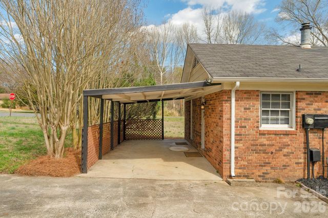 708 E John Street, Matthews, NC 28105