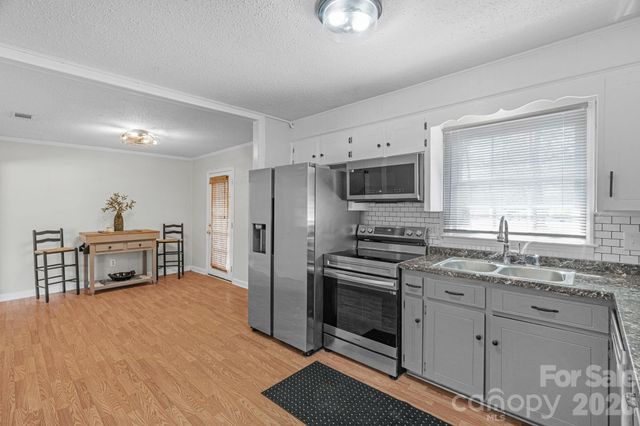 708 E John Street, Matthews, NC 28105