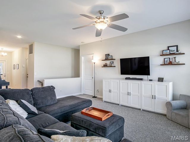 813 Hawkridge Run, Shiloh, IL 62221