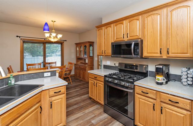 1018 Falcon Drive SE, Altoona, IA 50009