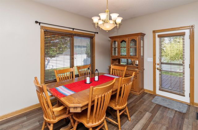 1018 Falcon Drive SE, Altoona, IA 50009