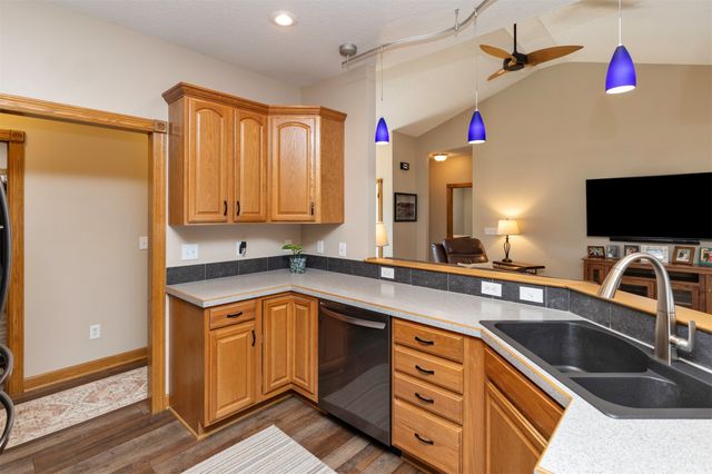 1018 Falcon Drive SE, Altoona, IA 50009