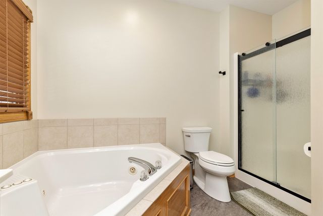 1018 Falcon Drive SE, Altoona, IA 50009