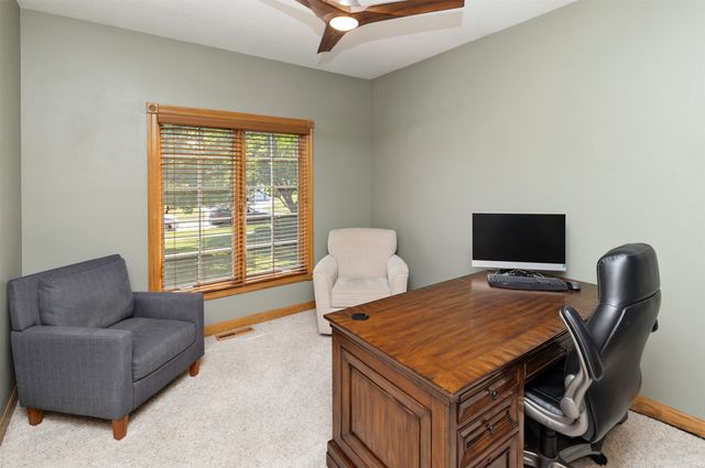 1018 Falcon Drive SE, Altoona, IA 50009