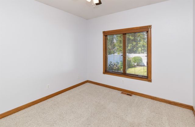 1018 Falcon Drive SE, Altoona, IA 50009