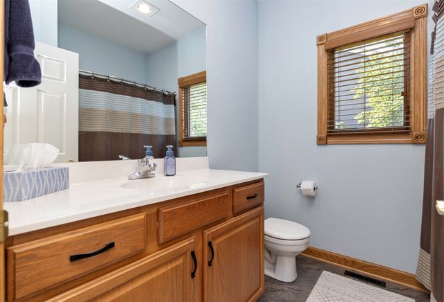 1018 Falcon Drive SE, Altoona, IA 50009