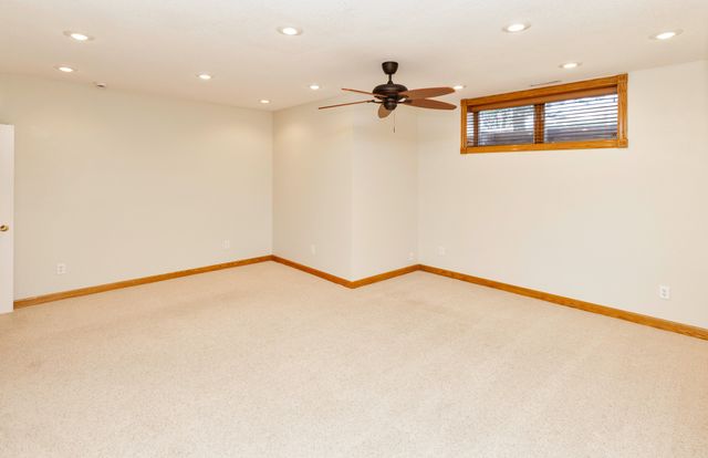 1018 Falcon Drive SE, Altoona, IA 50009