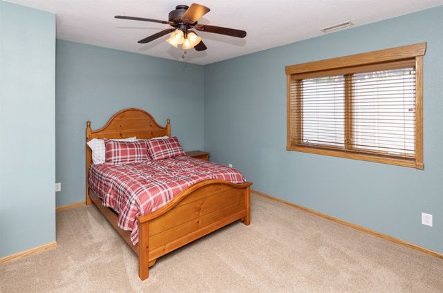 1018 Falcon Drive SE, Altoona, IA 50009