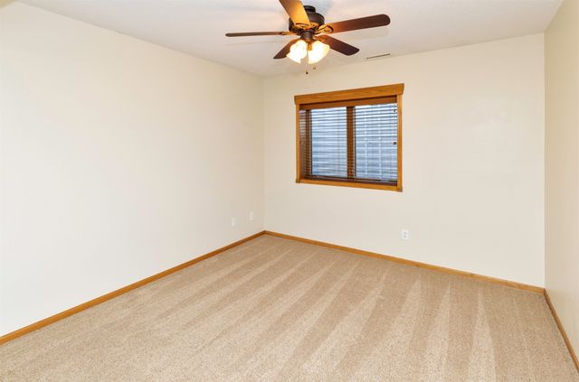 1018 Falcon Drive SE, Altoona, IA 50009