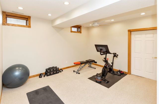 1018 Falcon Drive SE, Altoona, IA 50009