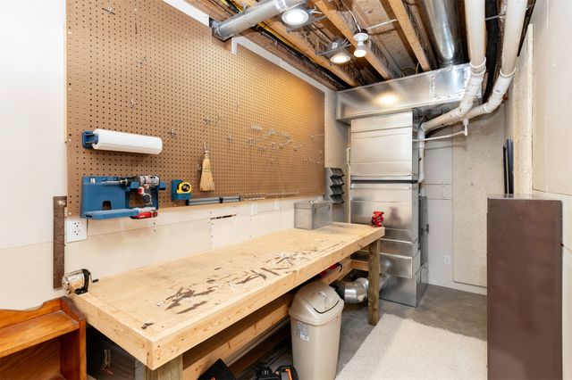 1018 Falcon Drive SE, Altoona, IA 50009