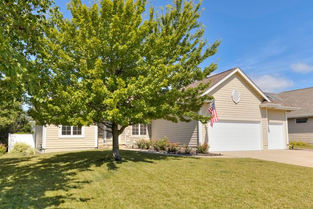 1018 Falcon Drive SE, Altoona, IA 50009