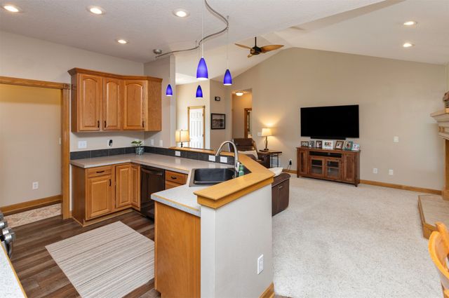 1018 Falcon Drive SE, Altoona, IA 50009