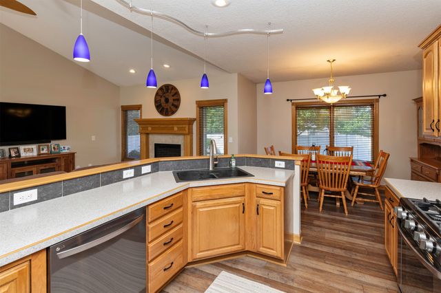 1018 Falcon Drive SE, Altoona, IA 50009