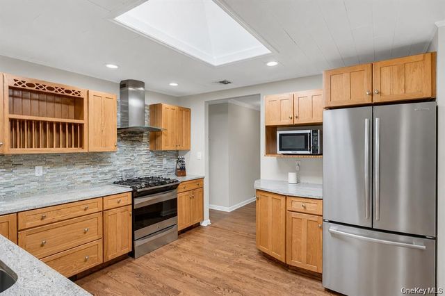 201 Miller Place Road, Miller Place, NY 11764