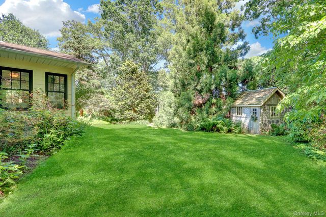 201 Miller Place Road, Miller Place, NY 11764