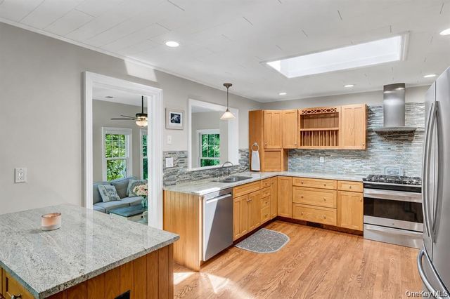 201 Miller Place Road, Miller Place, NY 11764