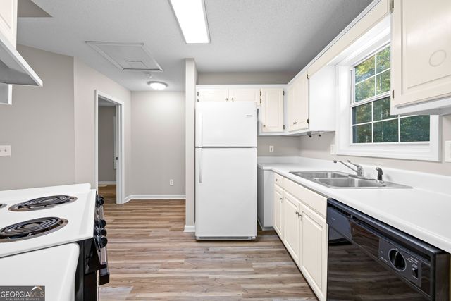 1229 N Hampton Drive, Hampton, GA 30228