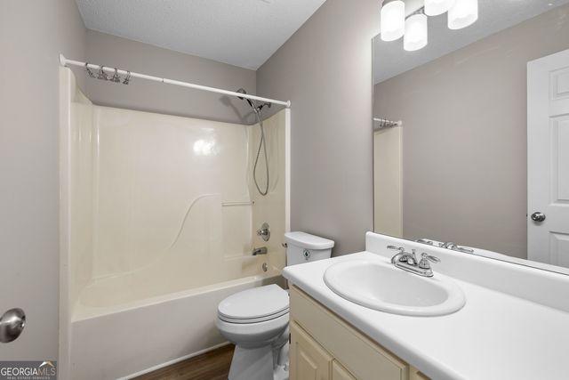 1229 N Hampton Drive, Hampton, GA 30228