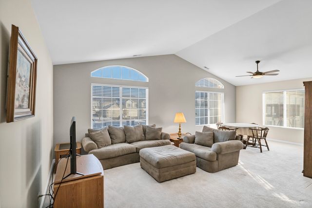 1633 Fredericksburg Lane 1633, Aurora, IL 60503