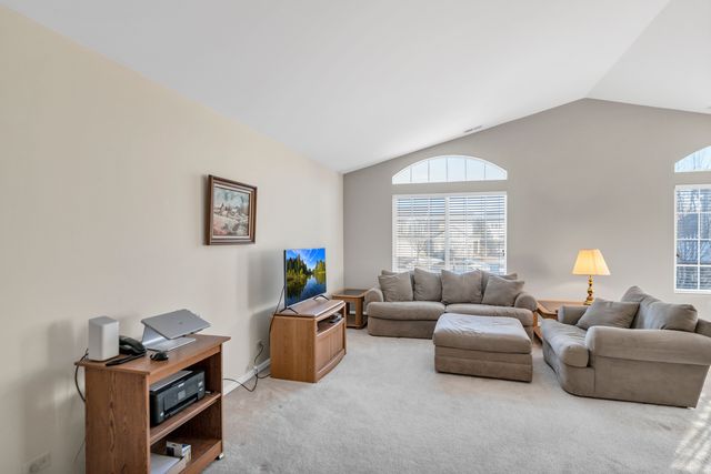 1633 Fredericksburg Lane 1633, Aurora, IL 60503