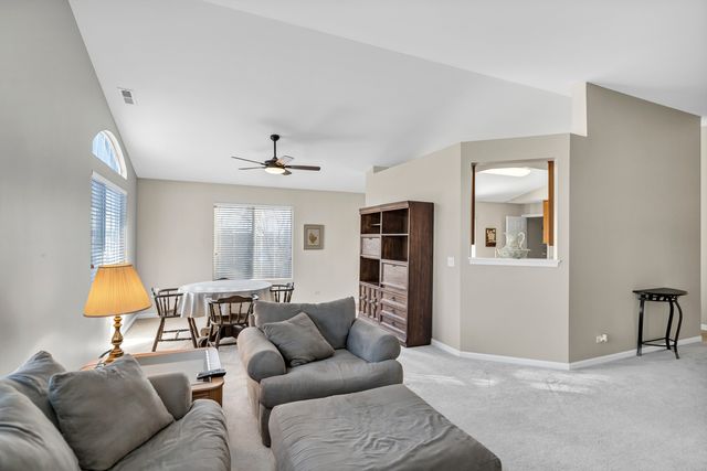 1633 Fredericksburg Lane 1633, Aurora, IL 60503