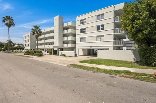 3527 NE 168th Street 409, North Miami Beach, FL 33160